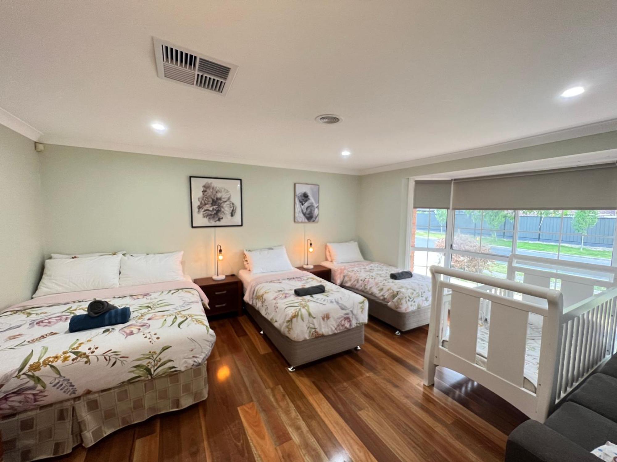 Spacious 6 Bedroom Holiday Home 15 Min Away From Melbourne Airport Sydenham Exterior photo